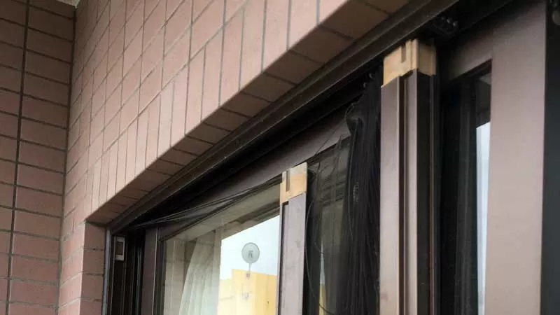 外付けの不二サッシプリーツ網戸